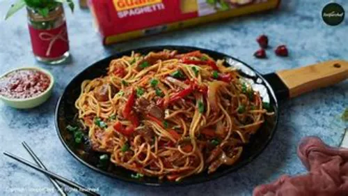 Sczheswan Chicken Noodiles